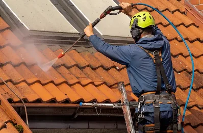 Démoussage et hydrofuge de toiture à Yrouerre