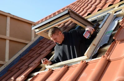 Pose de fenêtres de toit Velux à Yrouerre